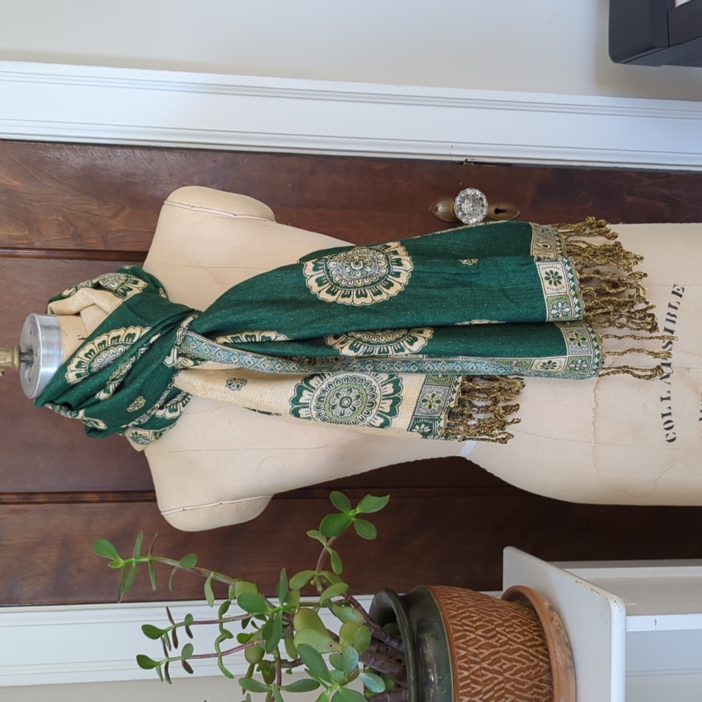 NWOT | 100% Cashmere Pashmina Scarf - Green and gold